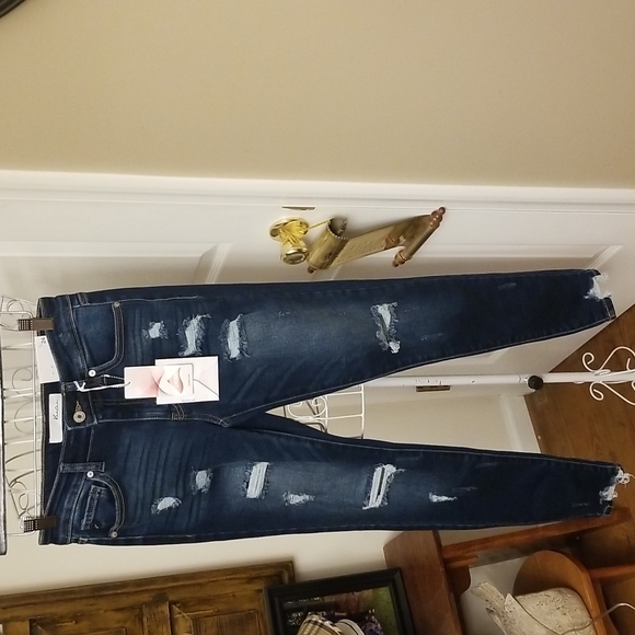 KanCan distressed jeans, New with tags - Picture 2 of 12